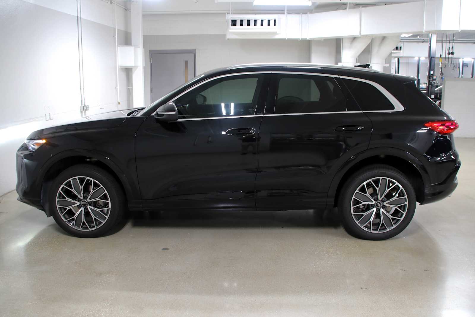 audi new q5 2025 WA12AAGU3S2025867 image audi new q5 2025 WA12AAGU3S2025867 image